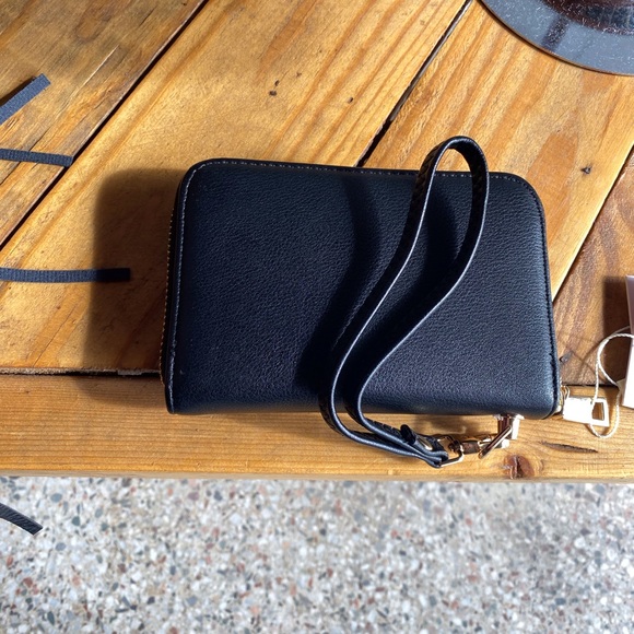 Dani Single Black Wallet w/Wrist Strap - Picture 4 of 10